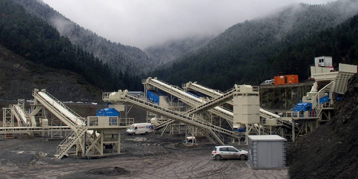 2007 ΑΚΤΩΡ ΜΕΤΣΟΒΟ GREECE COMPLETE QUARRY ROCK 1000.jpg